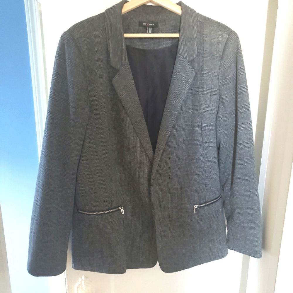Maternity friendly XXL open front plaid blazer with pockets